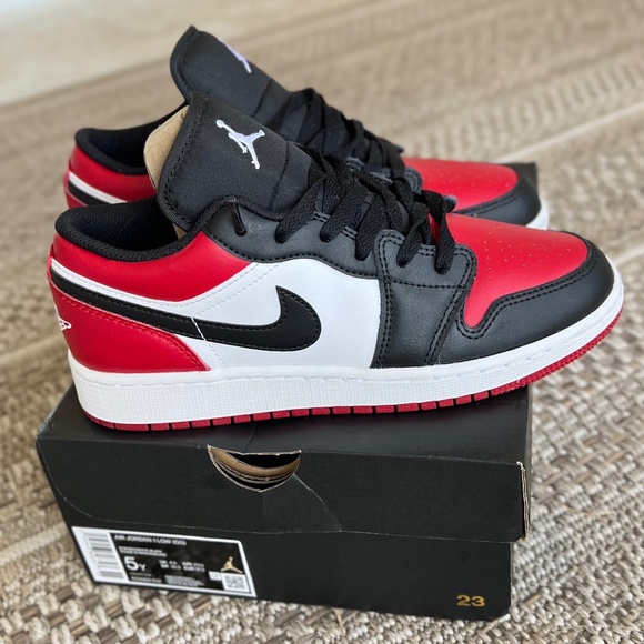 Nike NEW Air Jordan 1 Low GS Bred Toe Sneakers Size 5 Youth W/Original Box - Picture 9 of 11